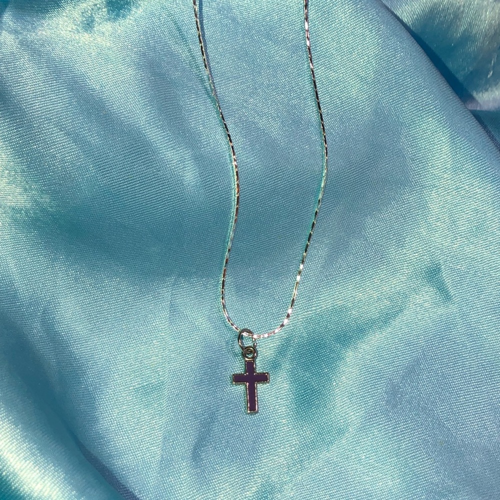 Purple cross pendant on long silver necklace chain - Picture 8 of 8